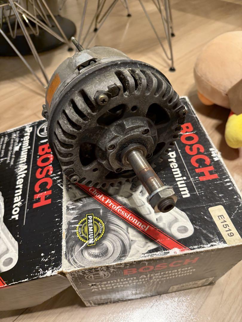 ポルシェ　964 BOSCH オルタネーター E7519 12V 70A