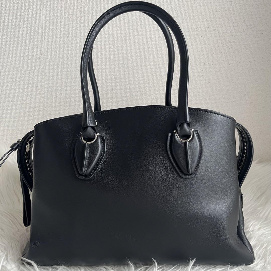 TOD'S ブラック レザー ショルダーバッグ Tod's レザー ショルダーバッグ | ブラック | FARFETCH JP