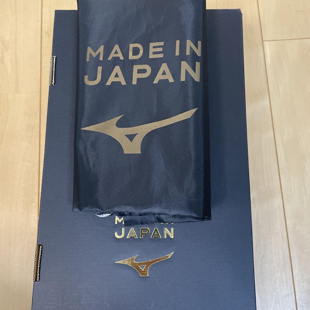 MORELIA NEO IV限定品カラーブラック×シルバー26.5cm国内正規品