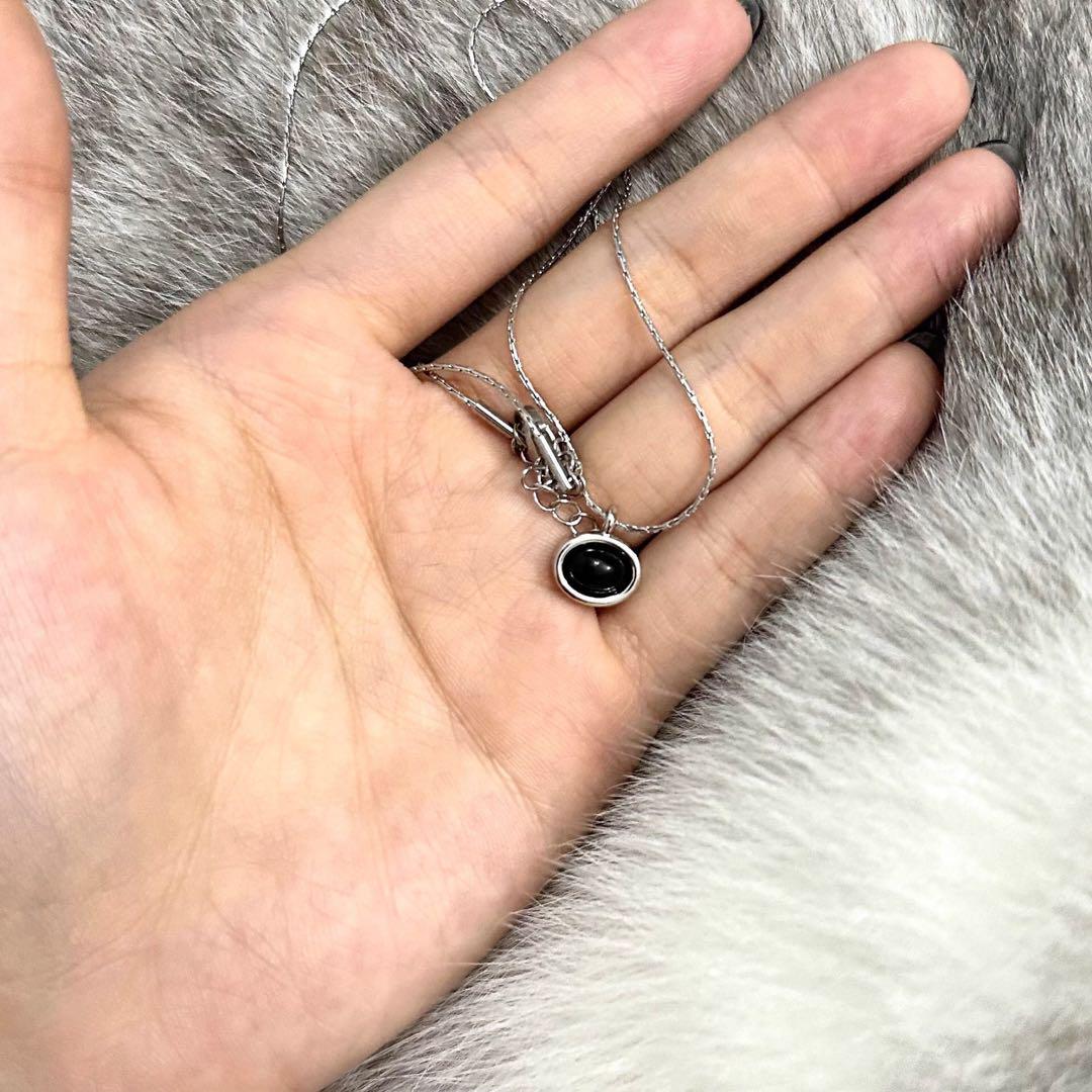 シルバー ネックレス 黒いストーン付き