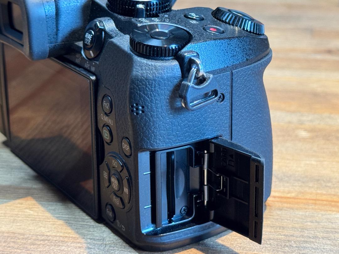 【美品】Pana LUMIX DMC-G8 本体＋SD64GB/バッテリー付
