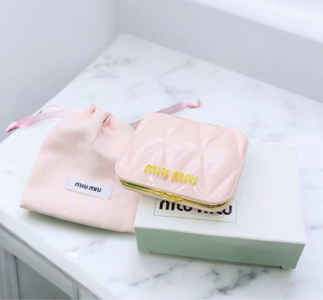 【ピンク】MIUMIU非売品ノベルティコンパクトミラー新品・未使用☆美品