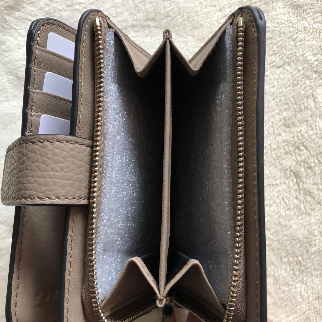 新品　FURLA カメリアM コンパクトウォレット　グレージュ