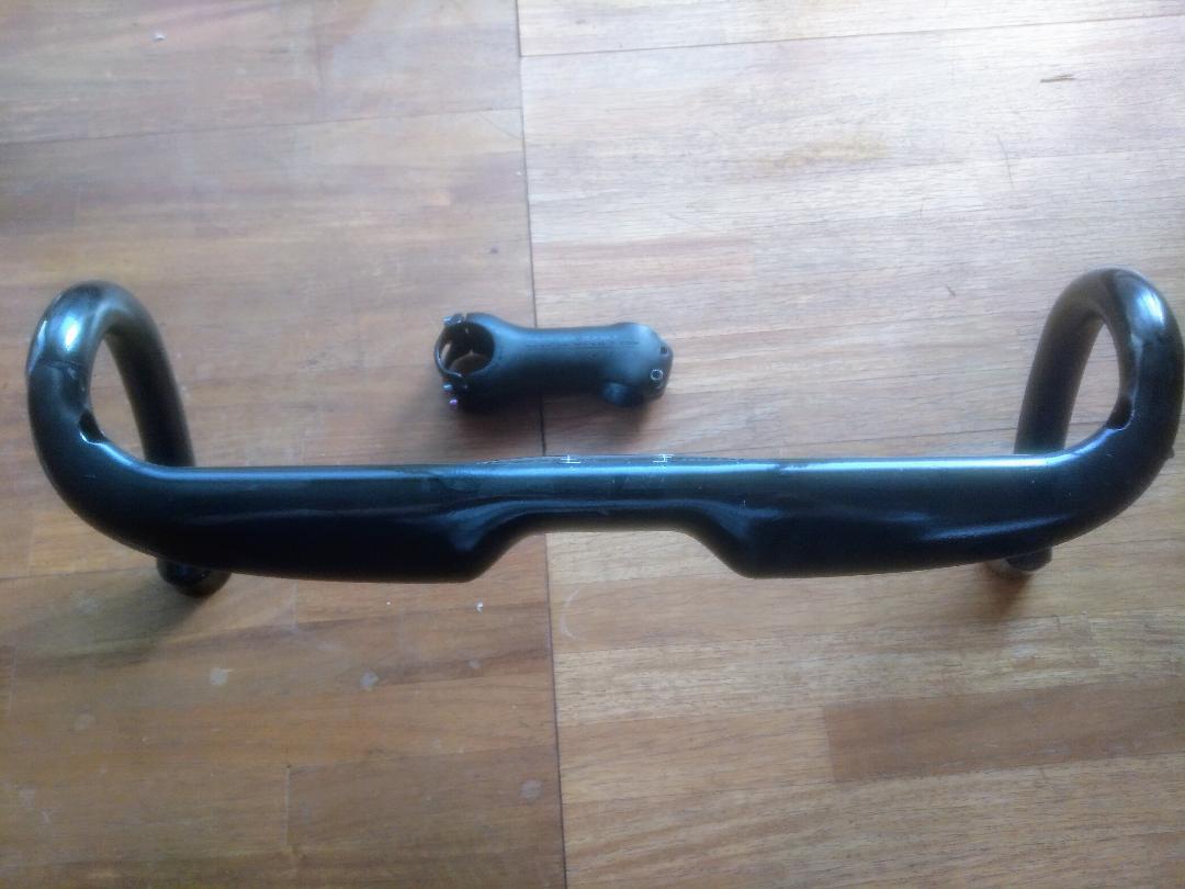 EASTON EC70 AERO　フルカーボンハンドル　44cm Amazon | EASTON(イーストン) EC70 Aero Carbon Road Handlebar