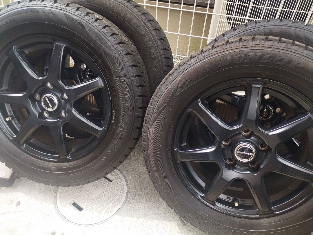 ダンロップスタッド 2023年 215/60R16　現行ノア　ヴォクシー　なども