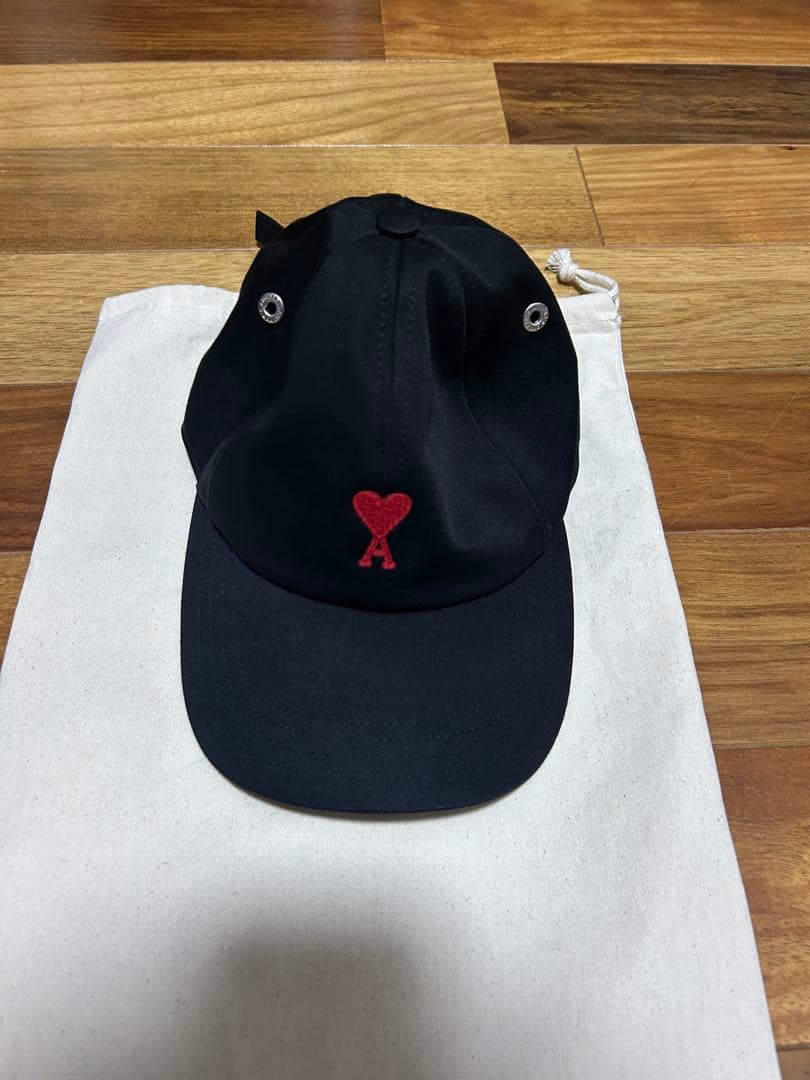 破格 ami paris 黒キャップ ハート刺繍AMI PARIS