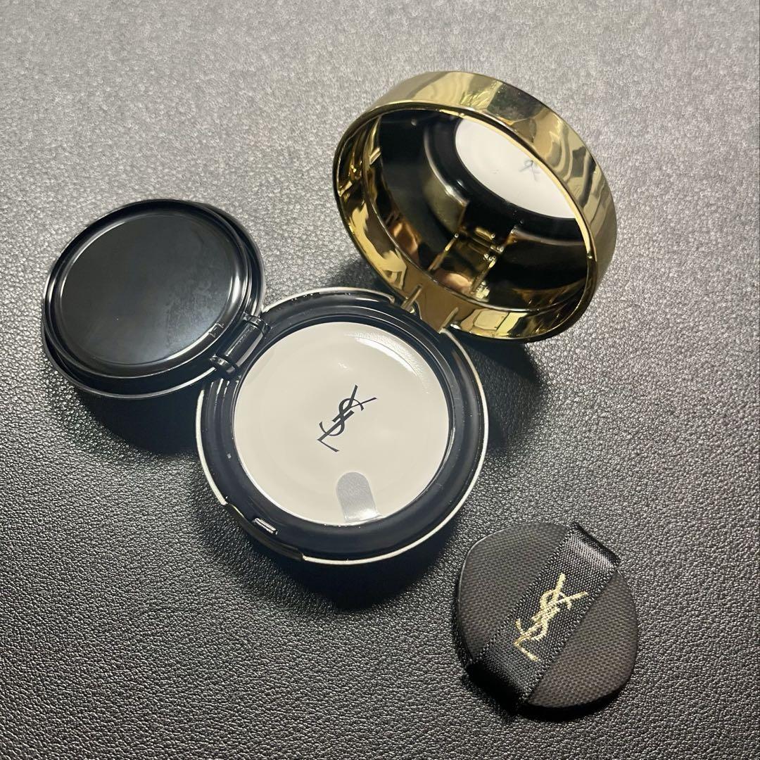 新品 YSL イヴ・サンローラン ラディアント タッチ グロウパクト B10