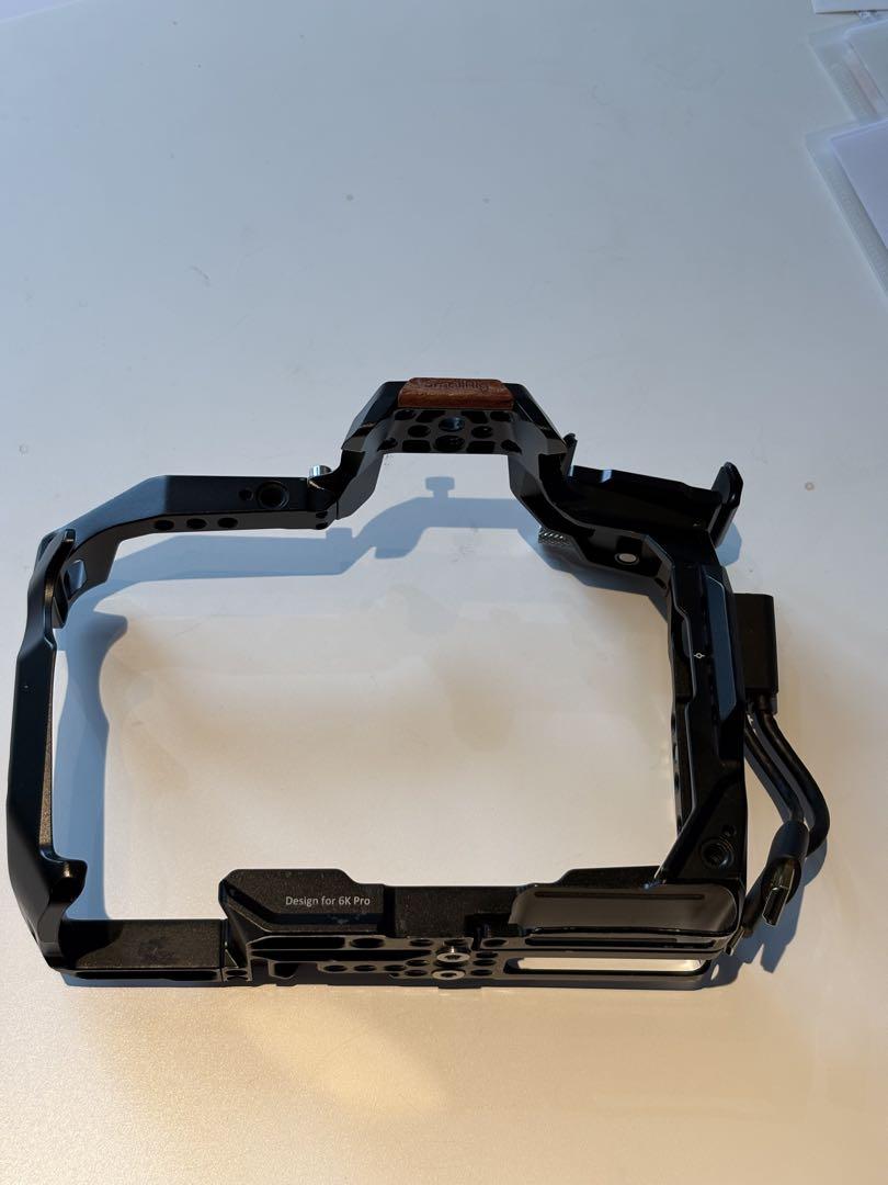 SmallRig 6K Pro用カメラケージ　おまけ付き　ネジ欠品あり