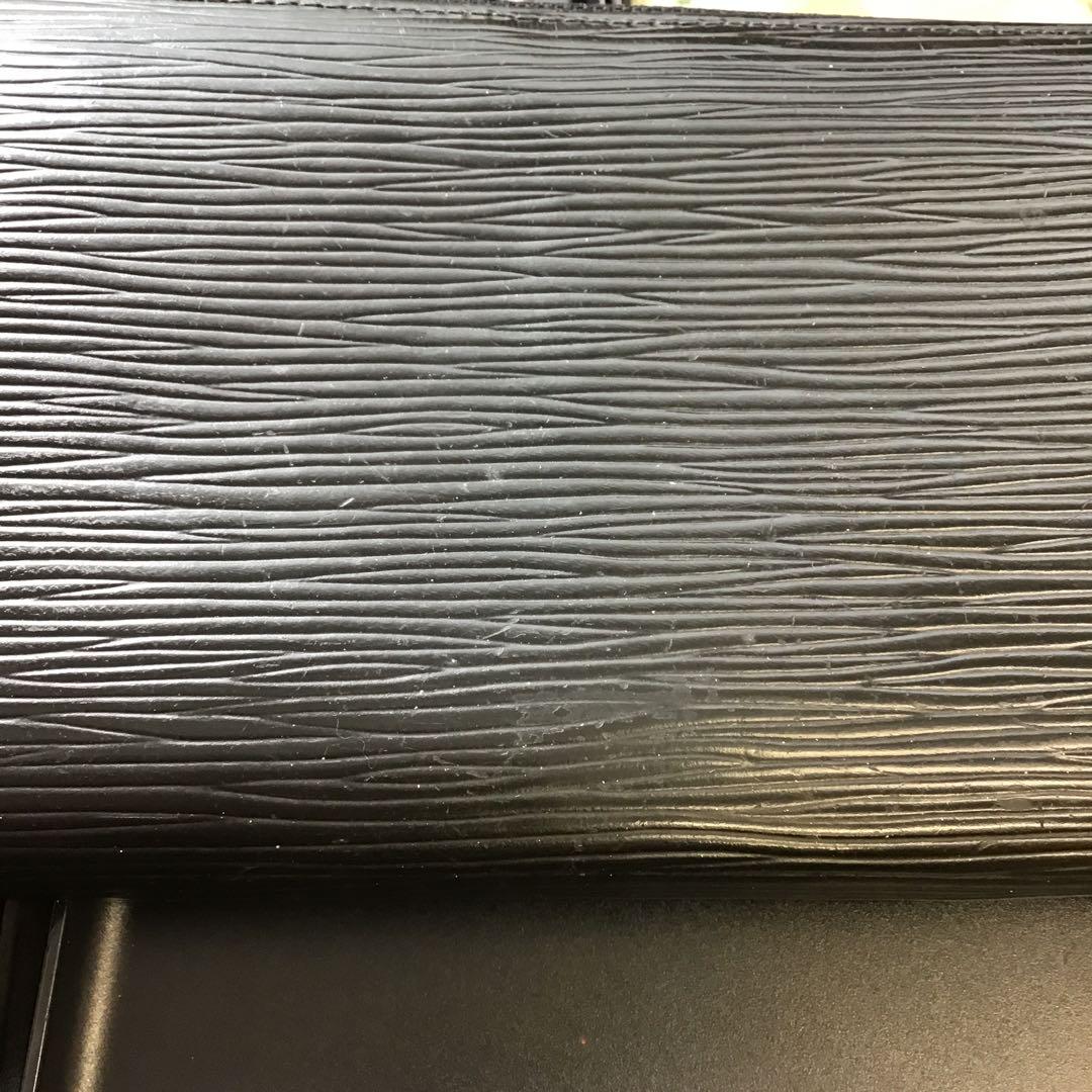 ‼️ルイヴィトン‼️ エピ　レザー ブラック ラウンドファスナー長財布　M60072