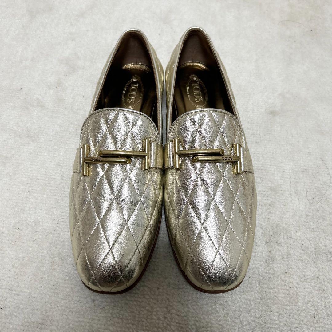 美品　トッズ　TOD'S キルティングレザー　ローファー　タイムレス　Tロゴ