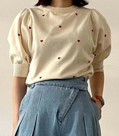 新品　赤ハート柄　刺繍クリーム色　パフスリーブセーター