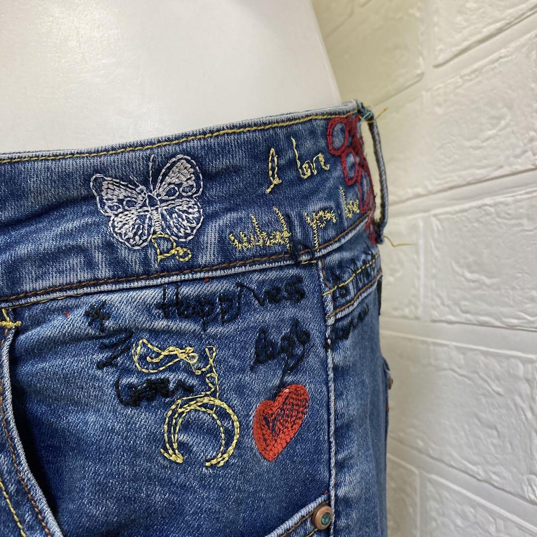 Desigual デニムパンツ 刺繍 28インチ　ジェギング　柔らかストレッチ Desigual デニムパンツ 刺繍 28インチ ジェギング 柔らか