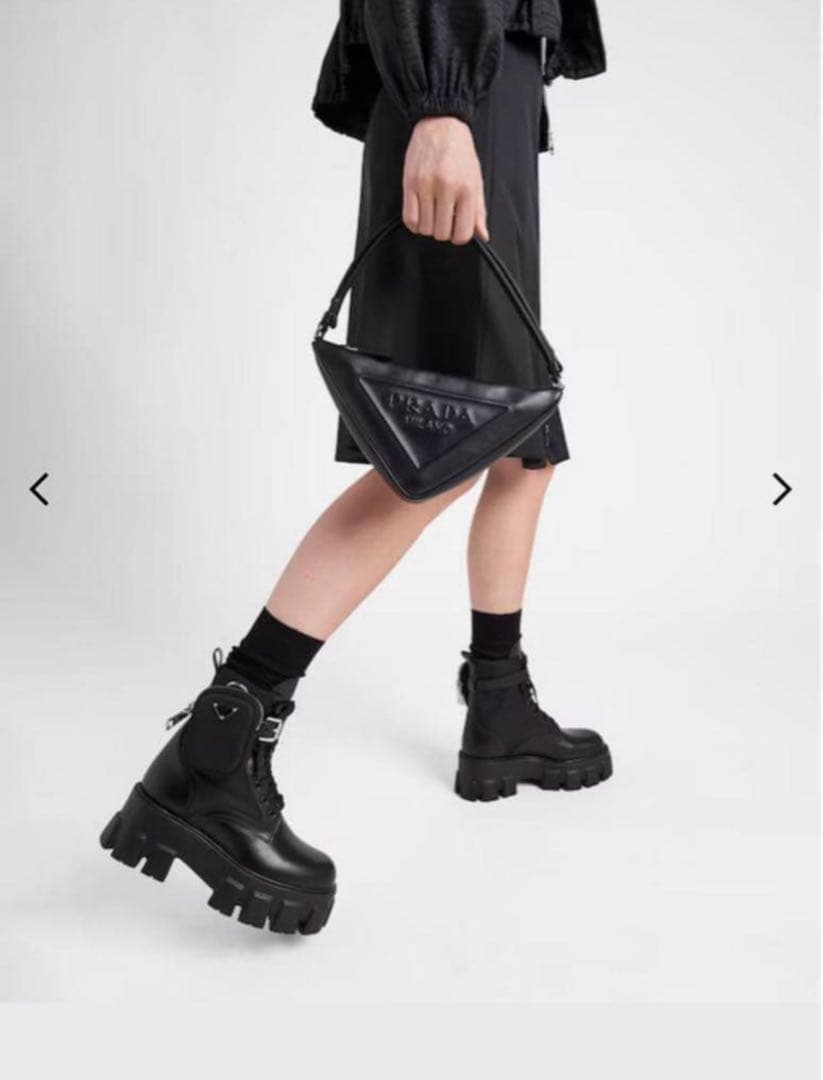 新品プラダモノリス ポーチ付 レザーコンバットブーツ厚底ブーツ黒 新品プラダモノリス ポーチ付 レザーコンバットブーツ厚底ブーツ黒