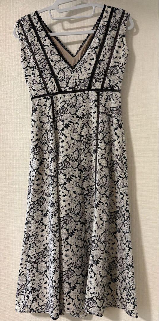 ワンピース Herlipto Lace Trimmed Floral Dress black