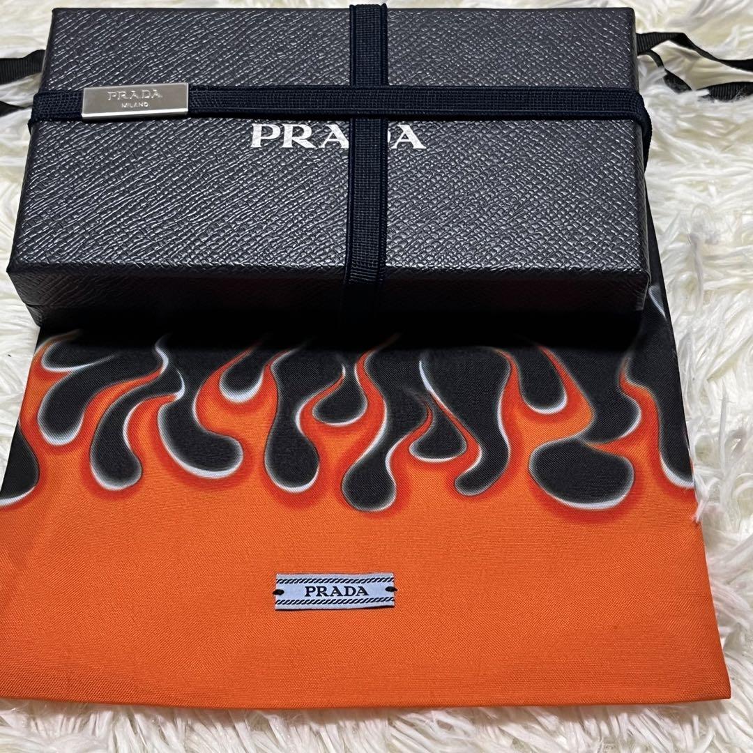 ピンク サフィアーノレザー iPhone 16用ケース | PRADA