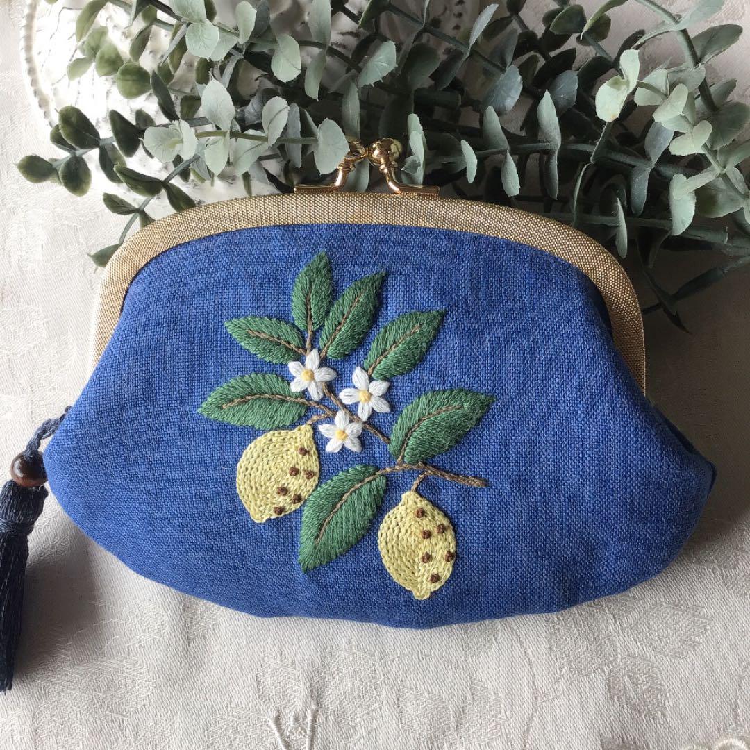 イエローブーケのがま口ポーチ　手刺繍　ハンドメイド イエローブーケのがま口ポーチ 手刺繍 ハンドメイド 財布
