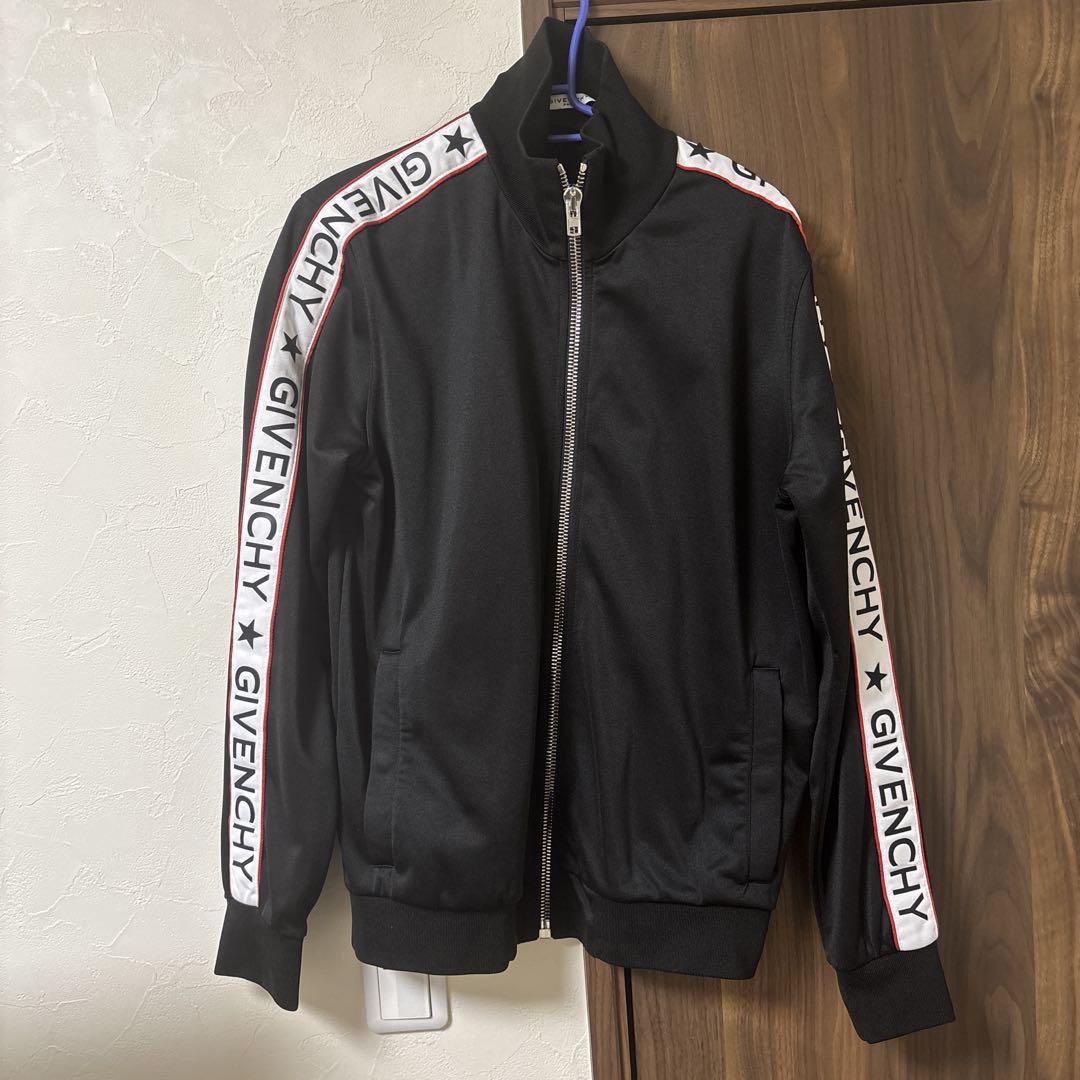 GIVENCHY ロゴ サイドライン ジャージジャケット - メルカリ GIVENCHY ロゴ サイドライン ジャージジャケット - メルカリ