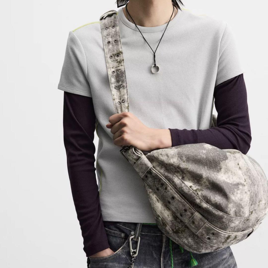国内発送★ZARA★ヴィンテージ加工*ファブリックバッグ WORN-EFFECT FABRIC BAG - Black | ZARA United States