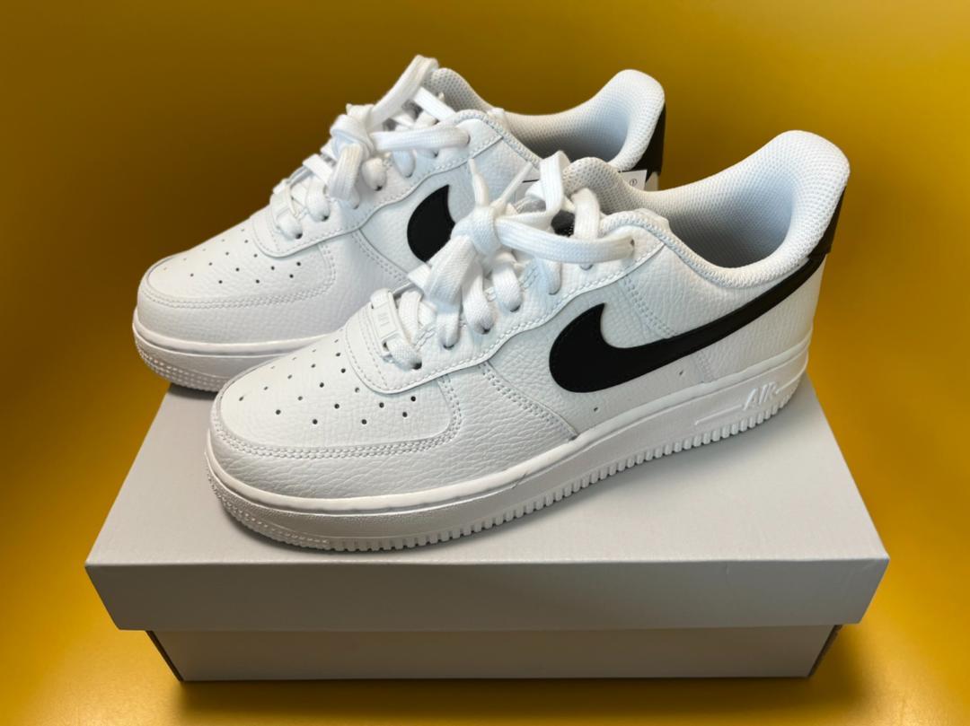 23.5cmすぐったレディース福袋 23.5m 新品ナイキ エアフォース1 NIKE 店舗在庫をネットで NIKE AIR 23.5cm '07 1 FORCE スニーカー