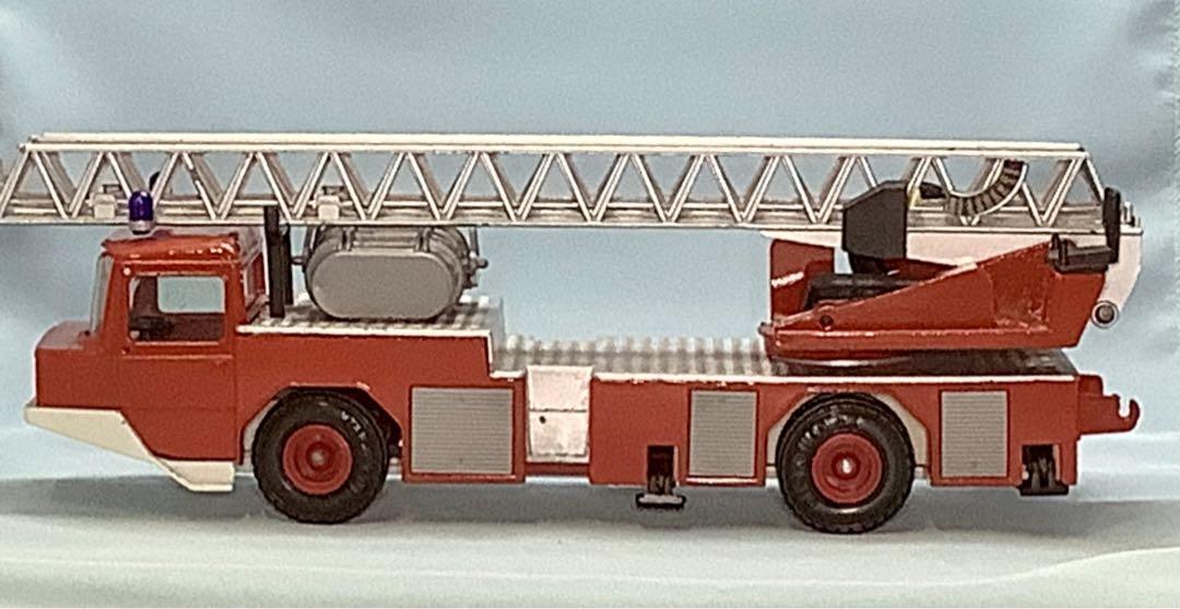 ハシゴ消防車のミニカー(ドイツ製)