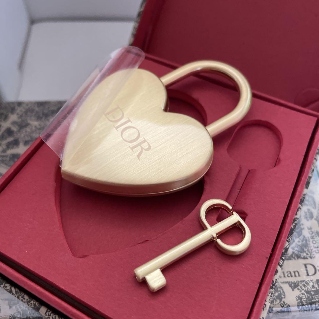 【非売品】DIOR 2023 ノベルティ　限定　美品！　南京錠　限定　希少 Dior ノベルティ 限定 非売品 グロス、口紅セット - メルカリ