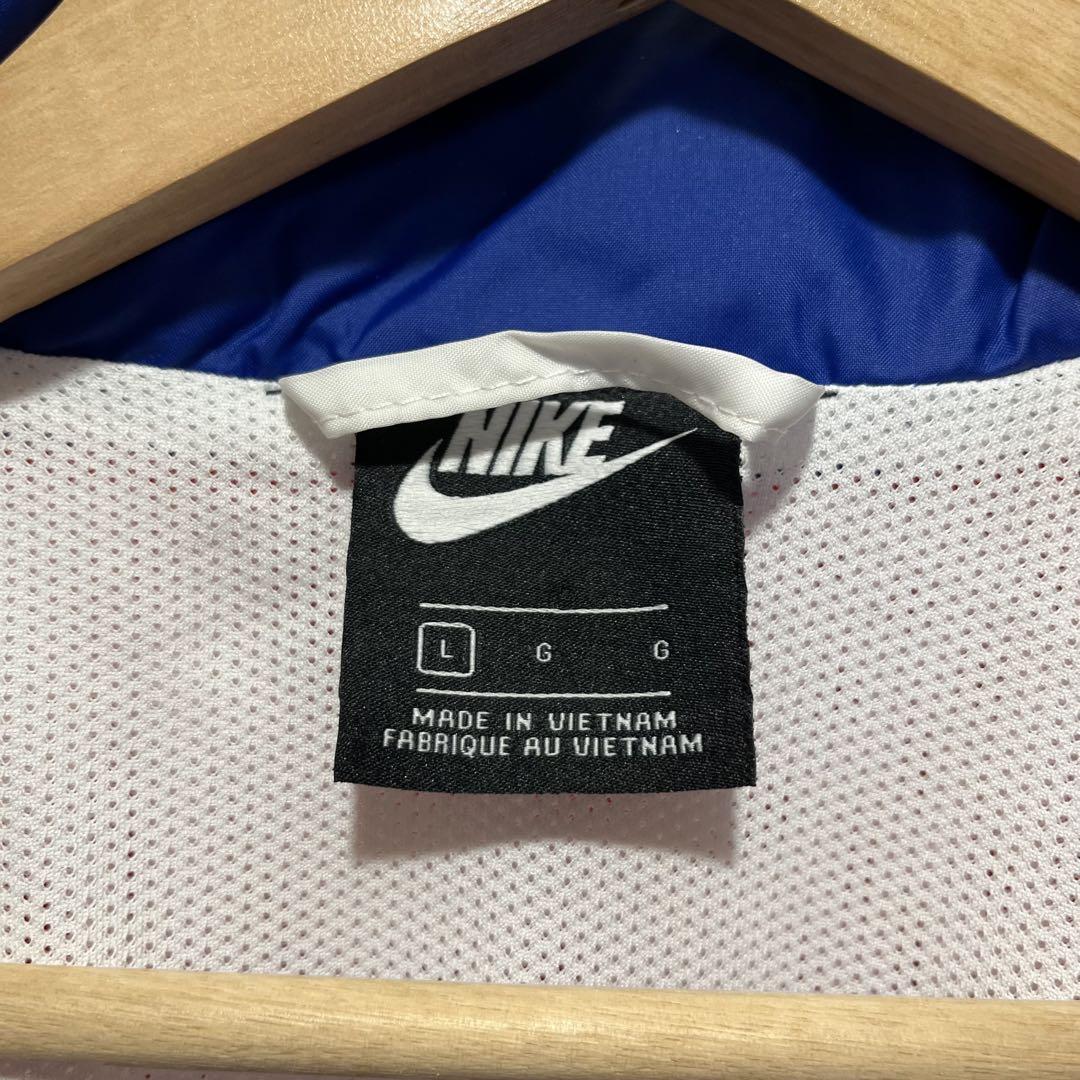 NIKE
