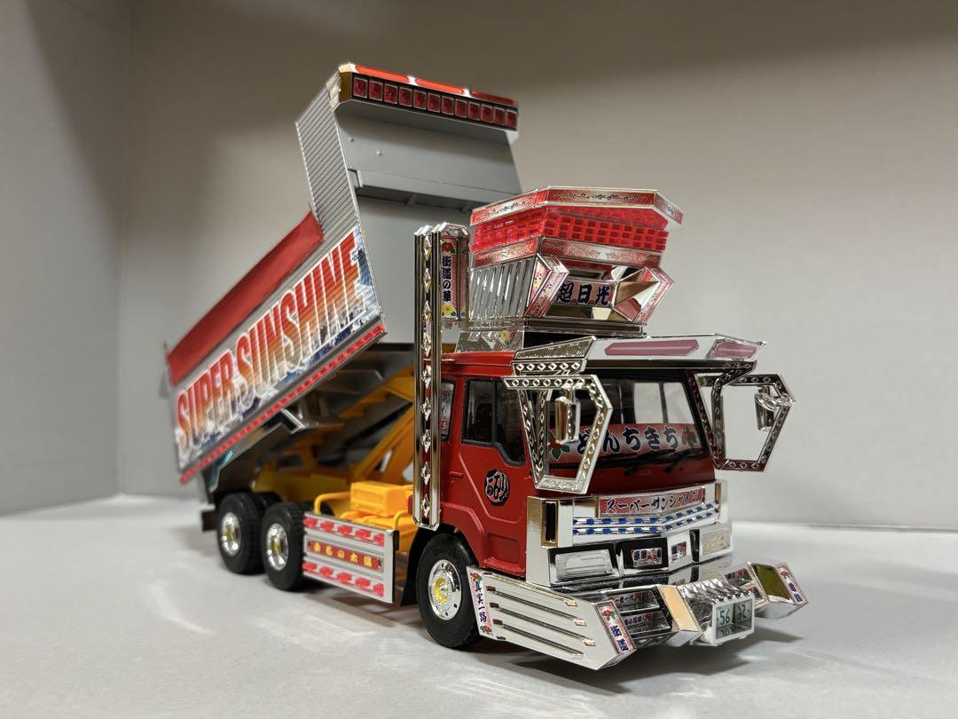 アオシマ 1/32 デコトラプラモデル 三菱ふそうザ・グレート ダンプカー完成品