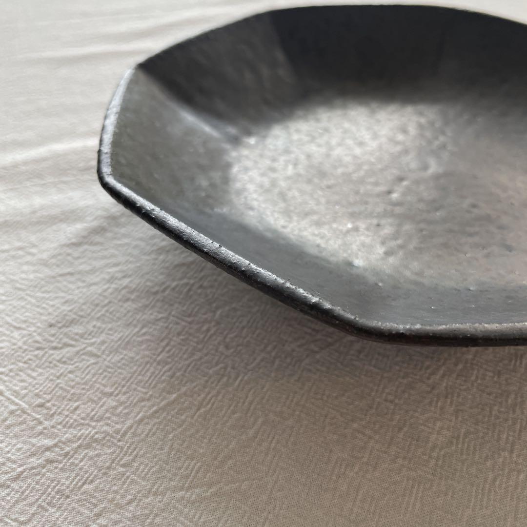 村上躍　黒鉄釉八角皿 17×3