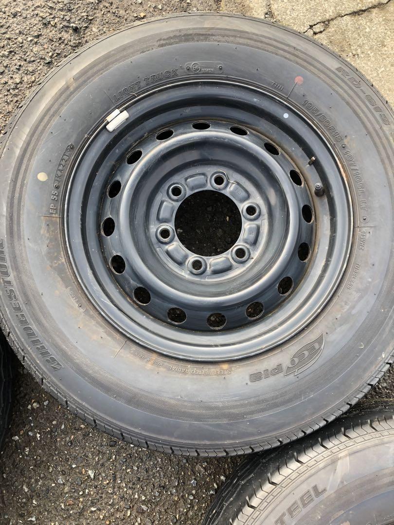 ハイエース　195/80r15 ホイール付き4本
