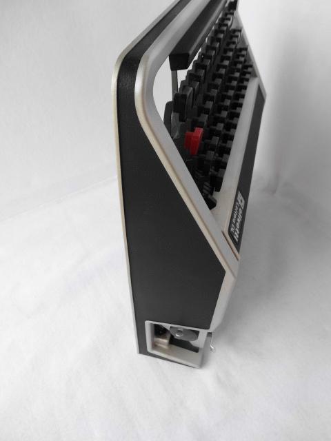 Olivetti Lettera DL タイプライター