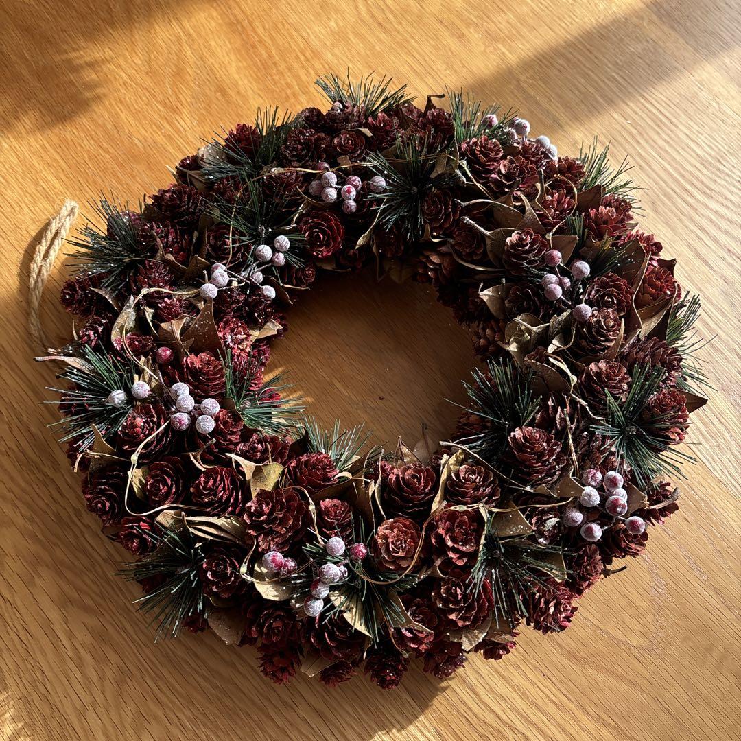 クリスマスリース 松ぼっくり 赤緑