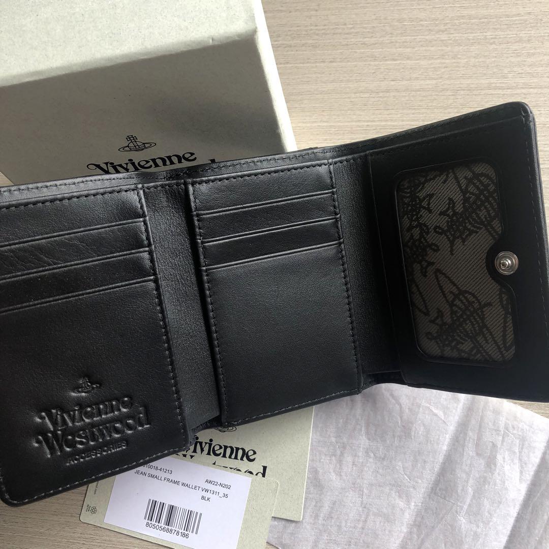 Vivienne Westwood ブラック三つ折り財布　箱あり 入手困難❣️Vivienne Westwood三つ折り財布 ブラック 高級感