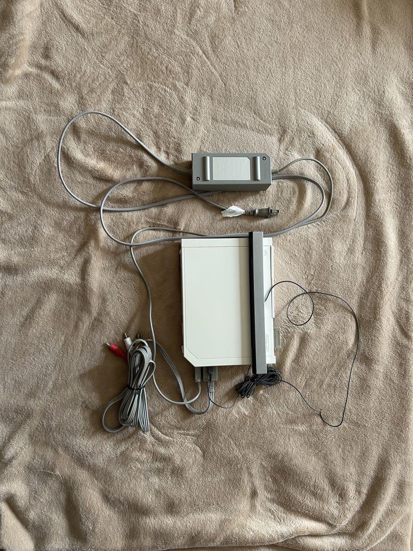 Wii 本体 ホワイト 付属品付 ソフト8本とWii fit本体付き - メルカリ