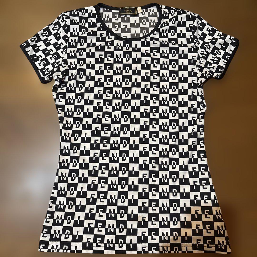 【18％OFF】 FENDI ロゴプリント 半袖タイトTシャツ 42 - メルカリ トップス