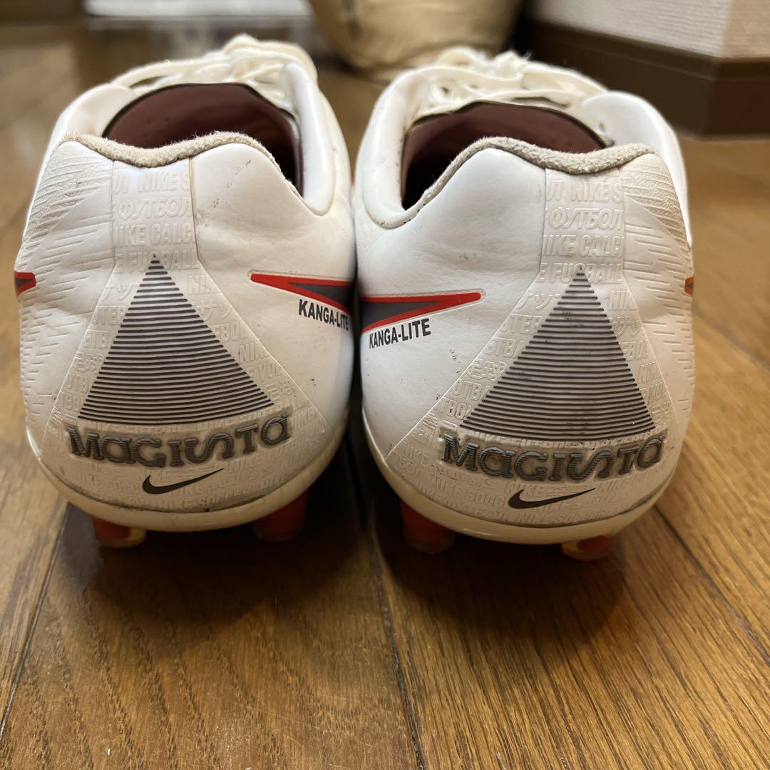 スーパーセール 半額 Nike ACC ホワイト/レッド ロシアW杯モデル マジスタオーパスFG シューズ