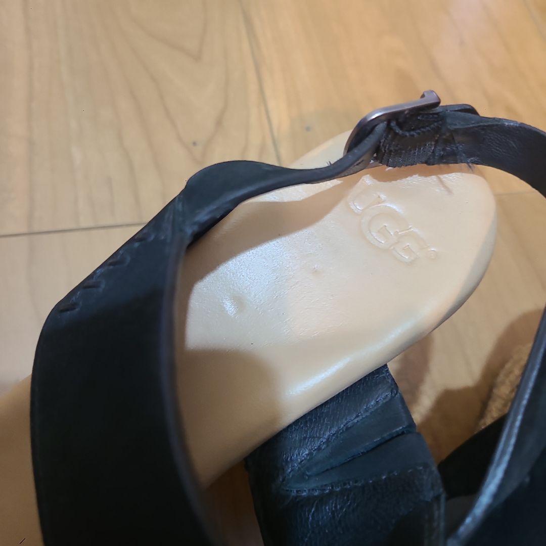 UGG ブラック ウェッジサンダル - メルカリ