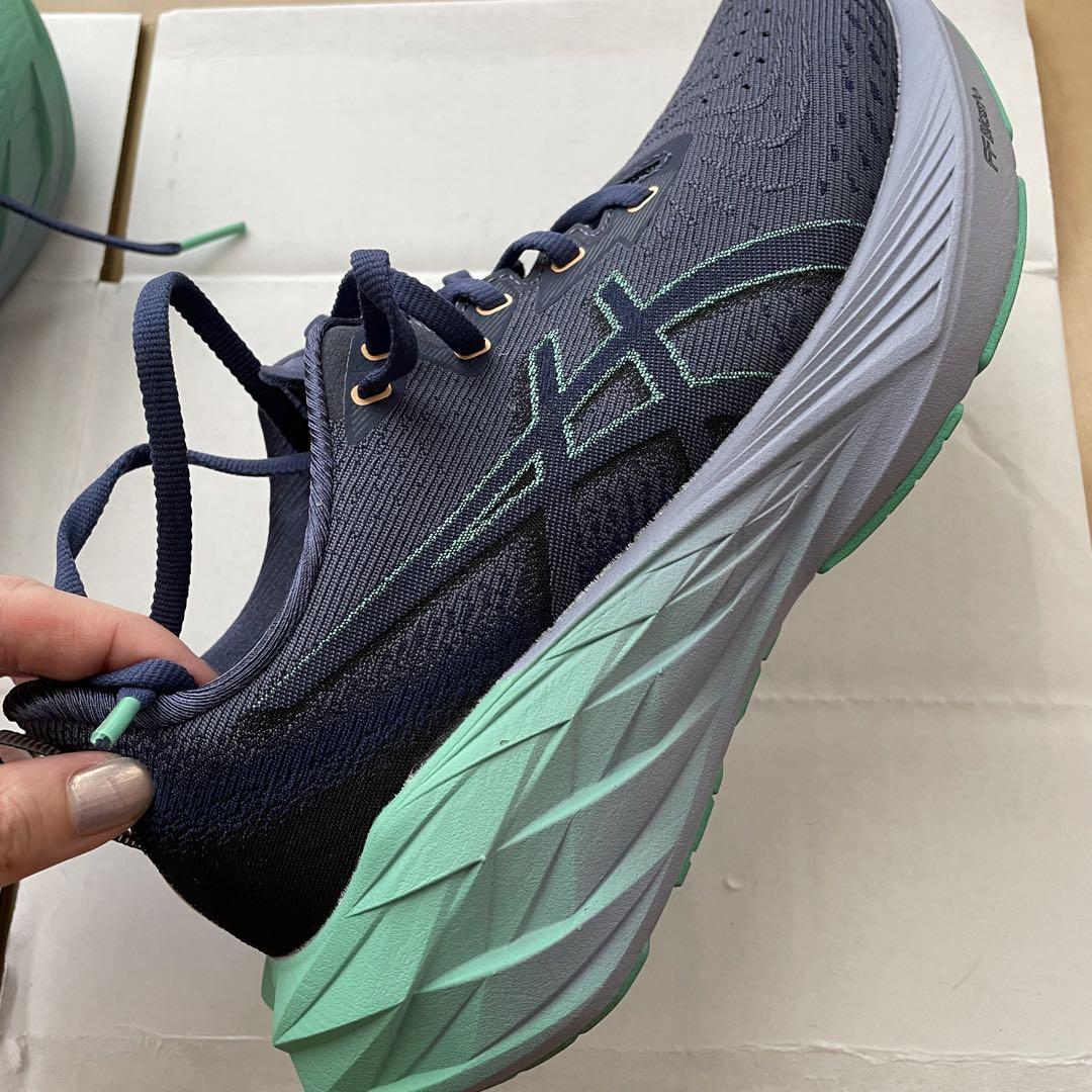 asics NOVABLAST4 23cm 美品