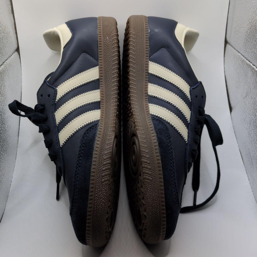 アデダススニーカー