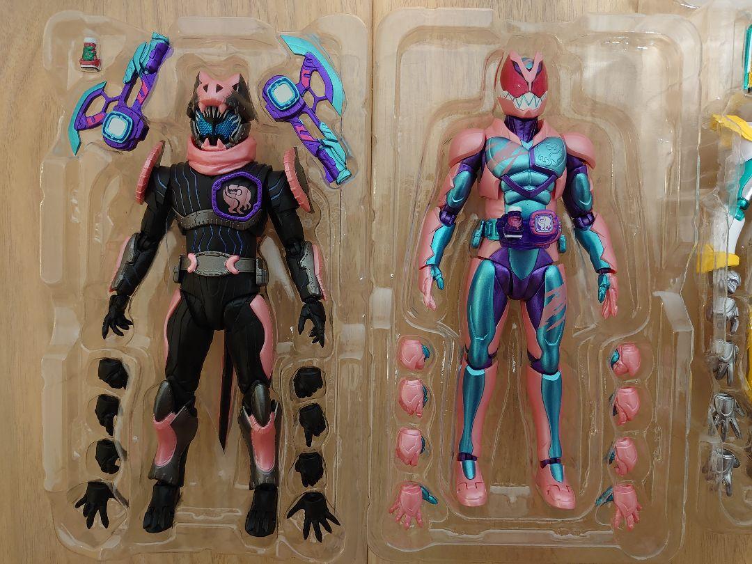 セット品 仮面ライダーリバイス フィギュアーツ