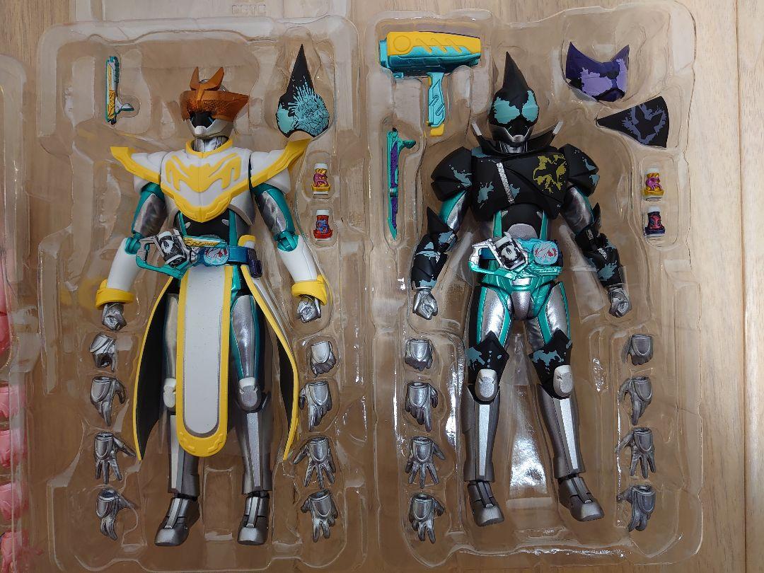 セット品 仮面ライダーリバイス フィギュアーツ
