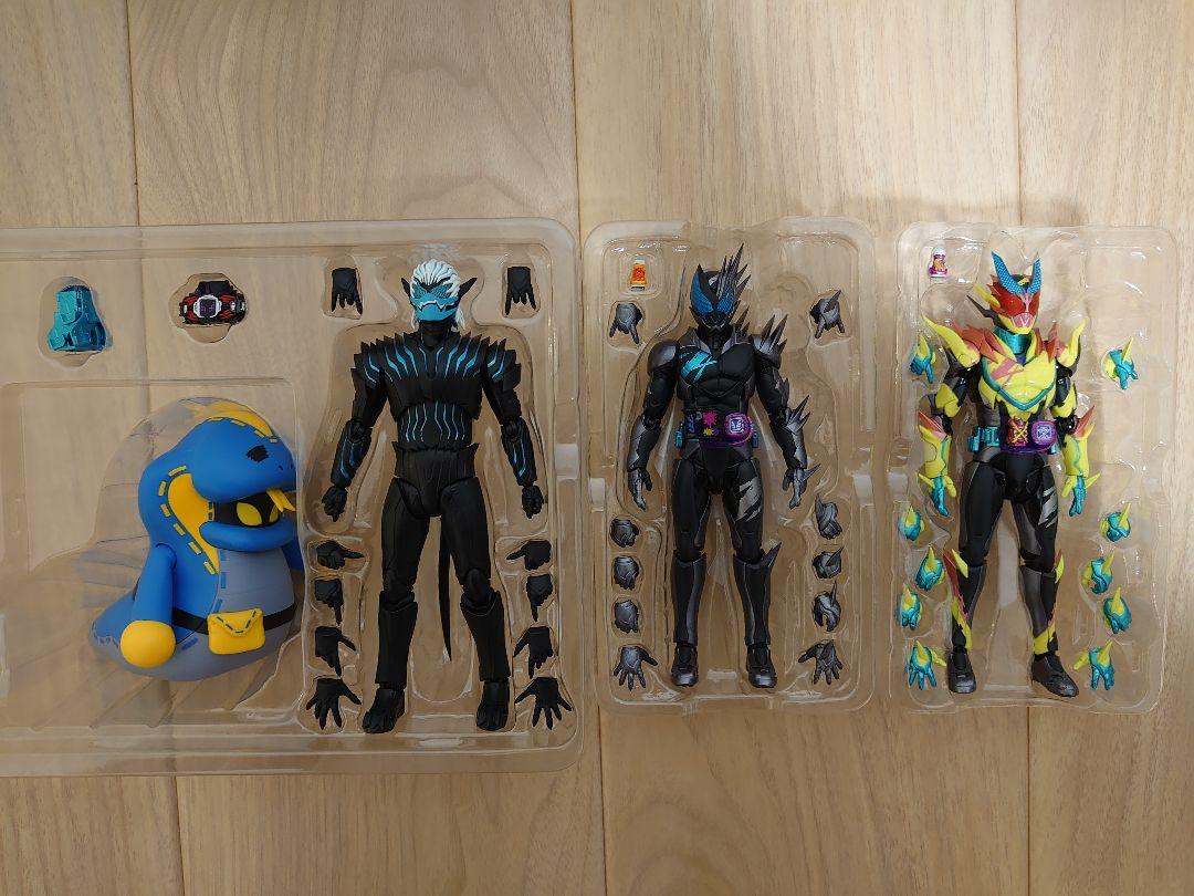 セット品 仮面ライダーリバイス フィギュアーツ