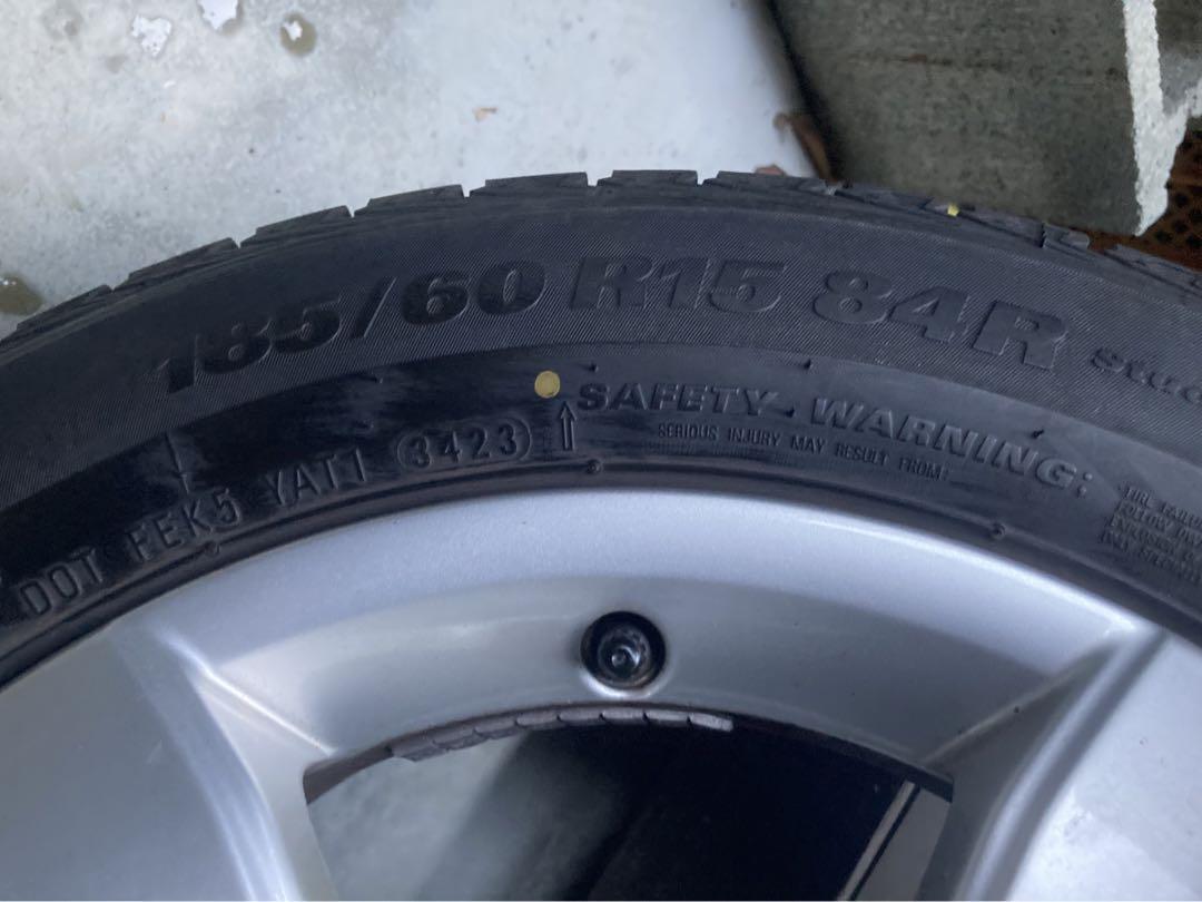 けけさん専用④タイヤ新品！美品KUMHOスタッドレス185/60R15アウディ