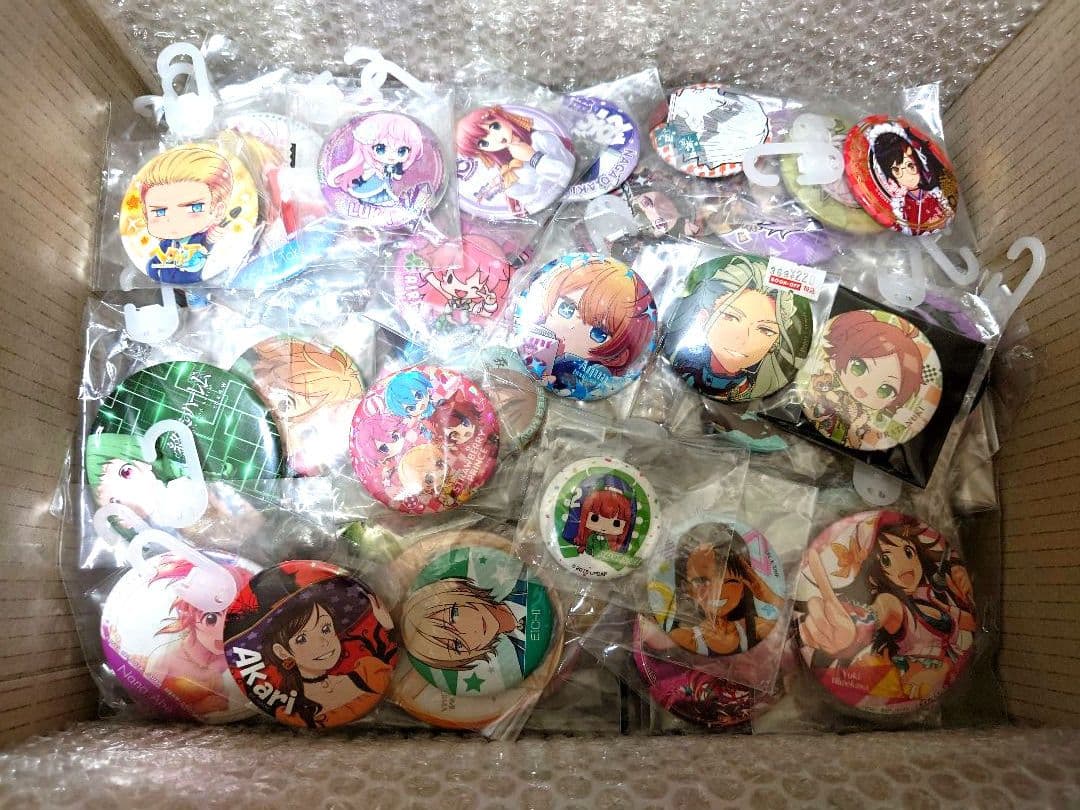 【320個】まとめ売り　キャラクターグッズ　アニメグッズ　缶バッジ　アクスタなど