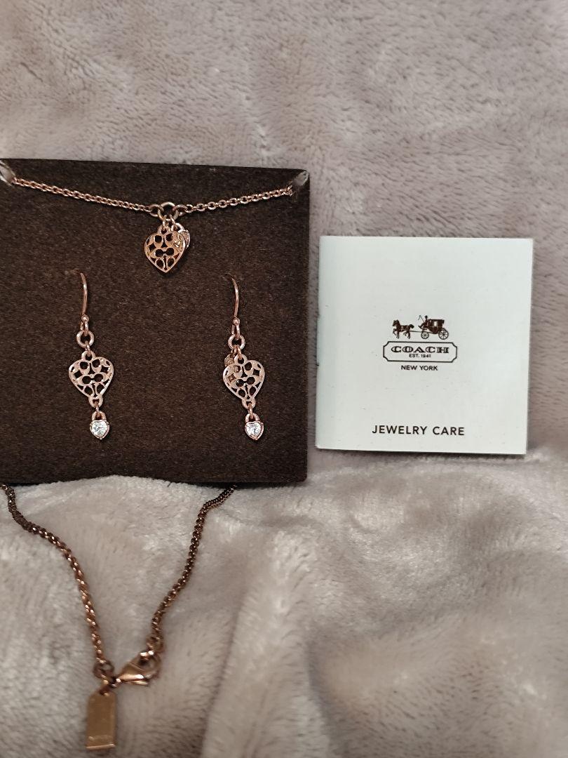 ★新品、未使用★COACH ハート型ネックレスとピアスセット COACH ミランダ ハート ピアス ネックレス ピンクゴールド セット