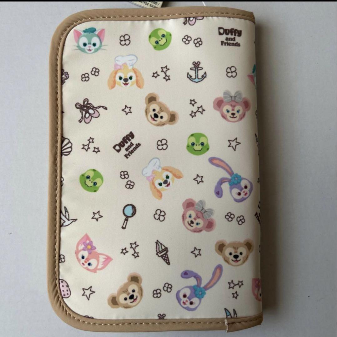 Disney - 新品☆ダッフィーフレンズ パスポートケース 香港ディズニー限定☆旅行マルチケース 香港ディズニー☆ダッフィー&フレンズ パスポートケース (Disney