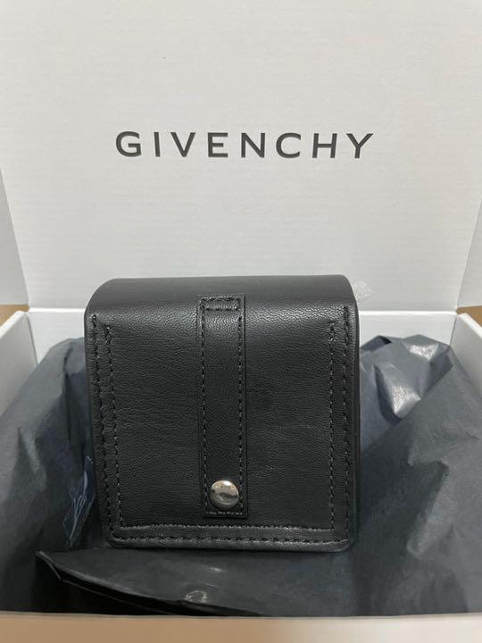 GIVENCHY - あや⭐︎OWV GIVENCHY サイン入りポーチ GIVENCHY OWV サイン入りポーチ