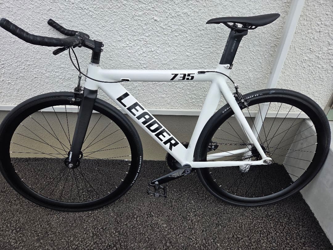 ピスト ホワイト