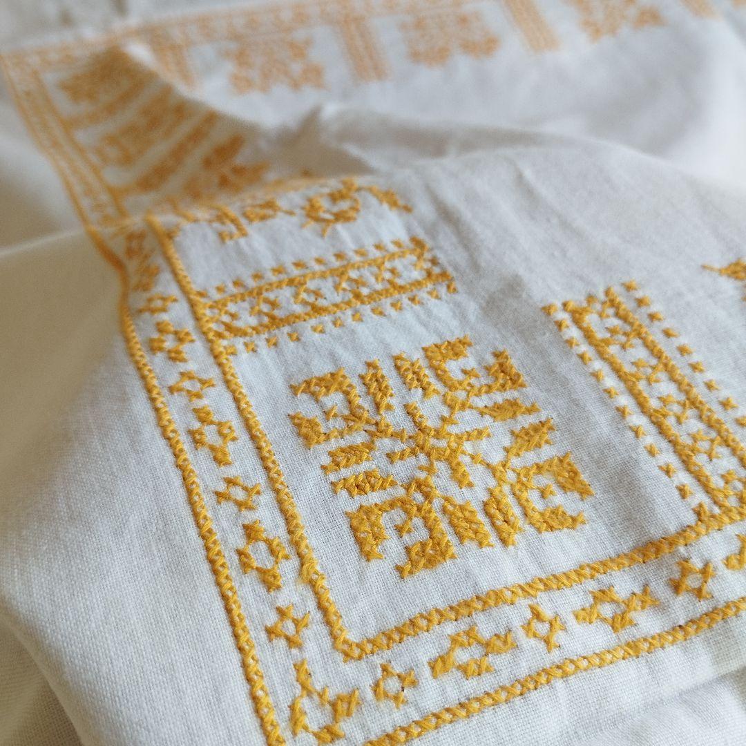 ドイツVintage 手刺繍クロス 黄色い糸ステッチ ドイツVintage 手刺繍クロス 黄色い糸ステッチ - メルカリ