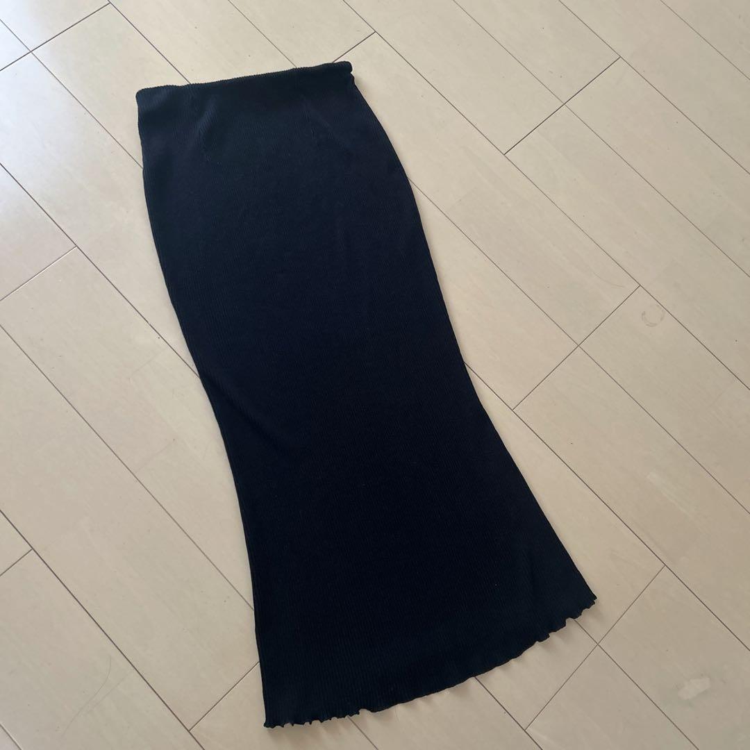 美品♡ LOUNGEDRESS ニットセミフレアスカート 黒 美品♡ LOUNGEDRESS ニットセミフレアスカート 黒
