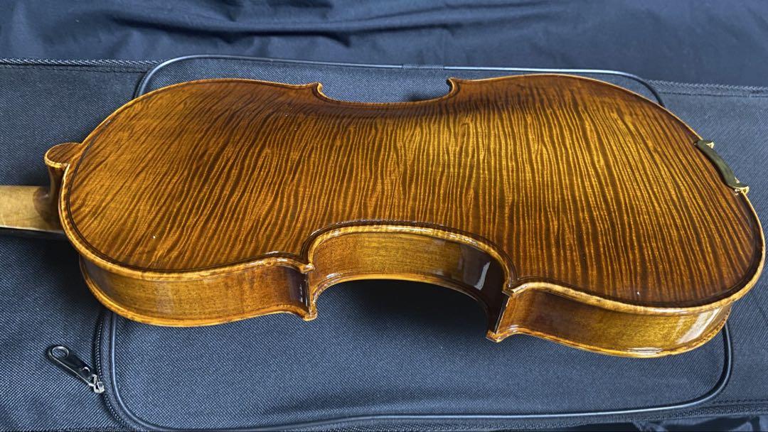７万円の付属品　新品１ピース最高美しいトラ目メープル板　バイオリン　4/4サイズ